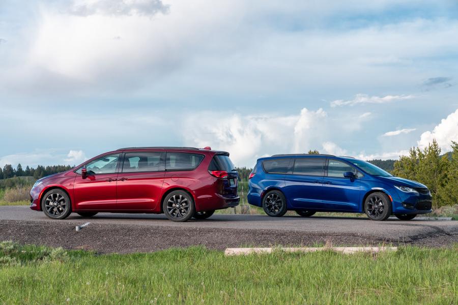  Chrysler Pacifica Limited S Appearance Package (RU) 2017 года  (фото 21 из 40)